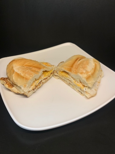 Pão Com Ovo e Queijo Minas