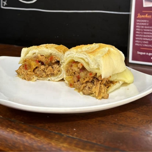 Pão C/ Pernil e Queijo (Geleia de Abacaxi Com Pimenta)