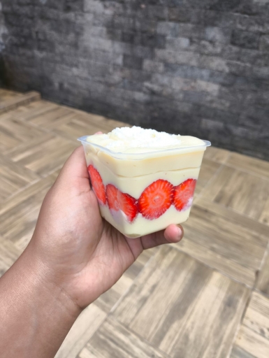 Bolito No Pote Ninho Com Morango