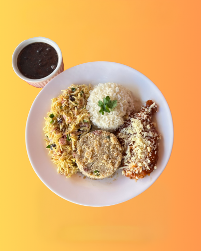 1 Filé de Frango Parmegiana, Arroz, Farofa, Salpicao  Feijao