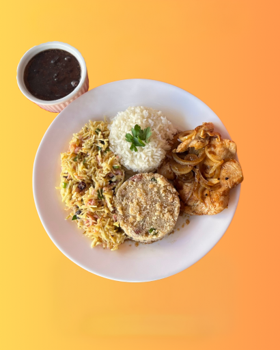 1 Frango Grelhado + Arroz , Farofa e Salpicão e Feijão