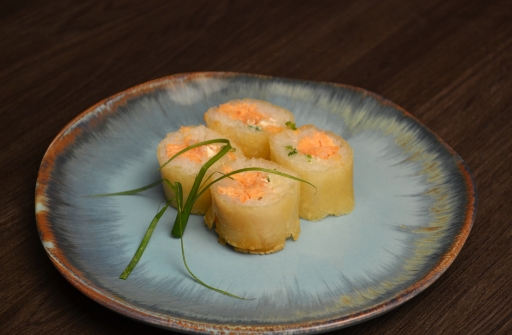 Makimono Haru Hot Salmão (4 Und)