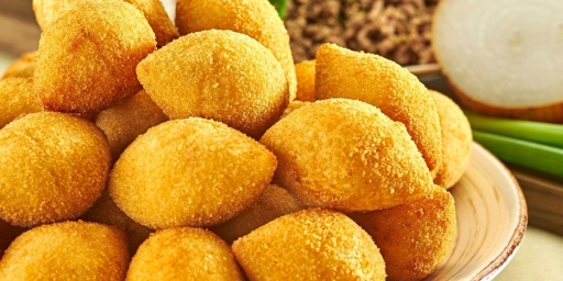 Porção 25 Unidades Bolinho de Milho Recheado Com  Mussarela