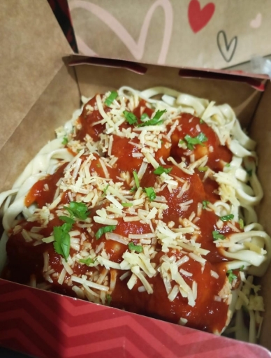 Fettuccine Com Almôndegas de Carne