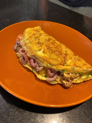 Omelete - Frango Desfi, Catupiry e Azeitona