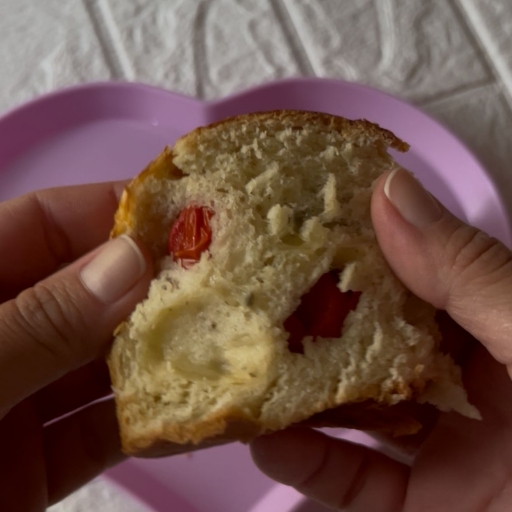 Tomatinho Cereja Com Queijo e Orégano - Panetone Salgado