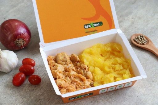(Quente) Frango Em Cubos Com Purê de Mandioquinha