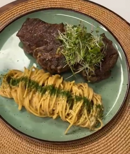 ........02- Bife de Alcatra  Acebolado 550G ( Linha Fit )