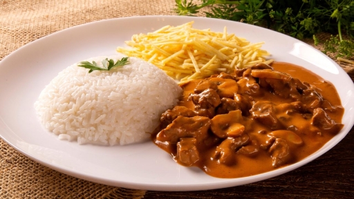 ........strogonoff de Carne 550G ( Caseirinhos )