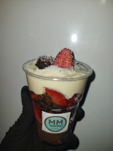 Brownie Com Brigadeiro, Ninho e Morangos