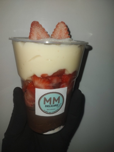 Morango Com Ninho  e Brigadeiro