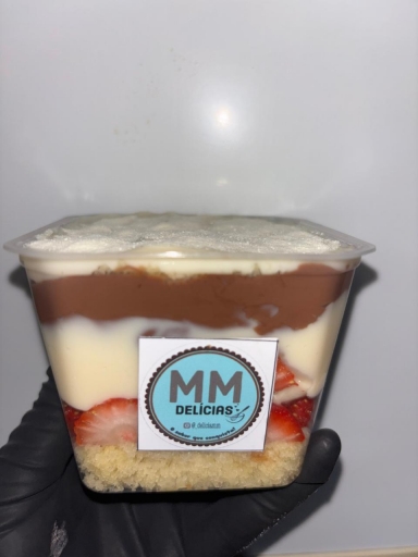 Bolo Branco de Ninho Nutella e Morango