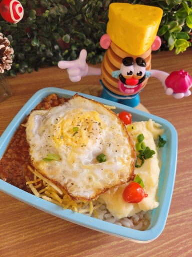 Arroz, Feijão, Carne de Panela Desfiada.