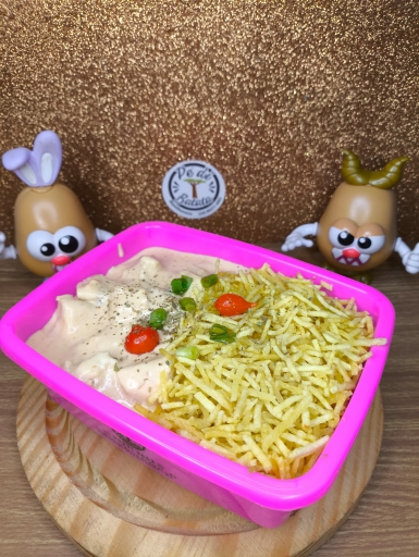 Arroz, Strogonoff de Carne e Batata Palha.