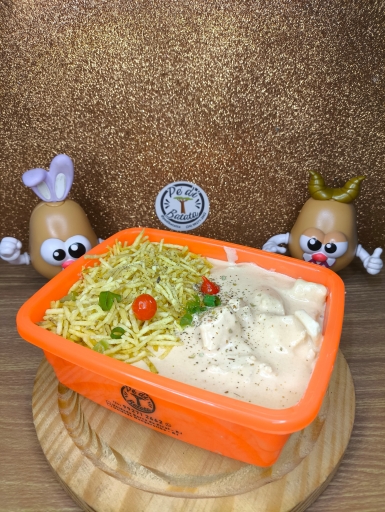 Arroz, Strogonoff de Camarão e Batata Palha.