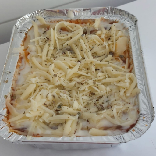 Lasanha de Queijo e Presunto.