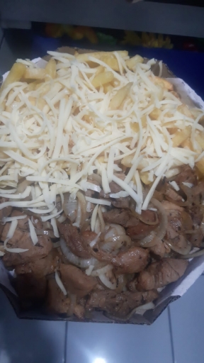Batata C/ Isca de Frango Acebolado