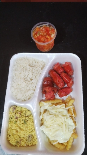 Arroz , Batata   ,vinagrete , Farofa e Linguiça Temperada