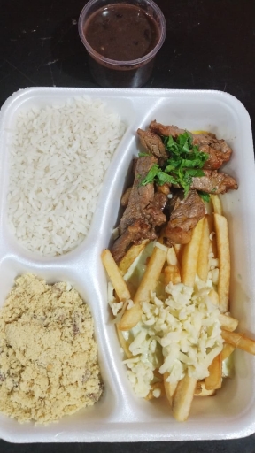 Arroz , Feijão, Batata  , Farofa e Contra Filé Acebolado