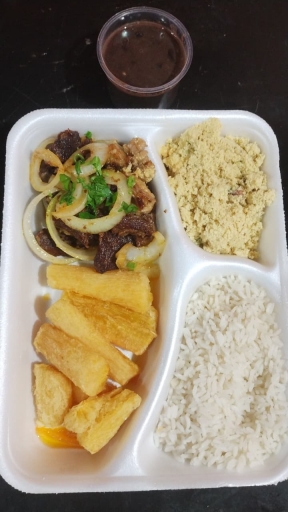 Arroz , Aipim , Farofa , Vinagrete e Carne Seca Acebolada