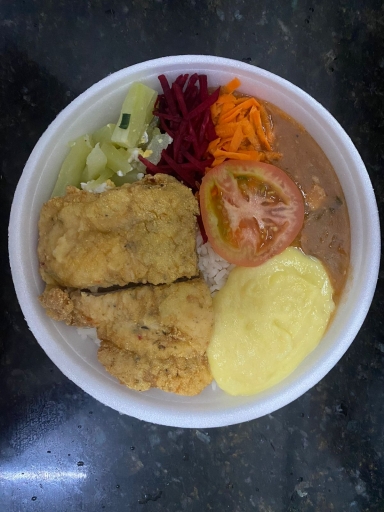 240 *mini* Peixe Frito - Arroz, Pirão, Purê e Legumes