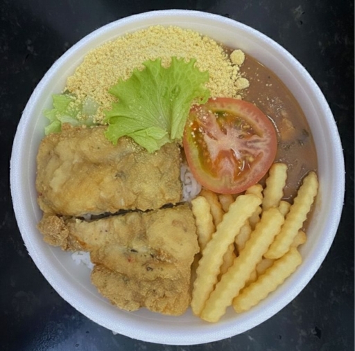 700) Peixe - Arroz, Pirão, Farofa, Fritas e Salada