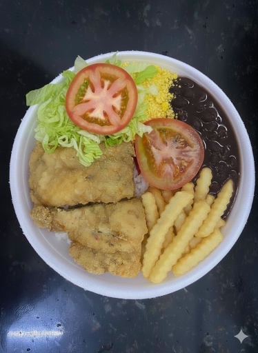 992) Peixe Frito - Arroz, Feijão, Farofa, Fritas e Salada