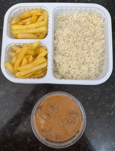Executivo Strogonoff de Carne - Arroz e Batata Frita