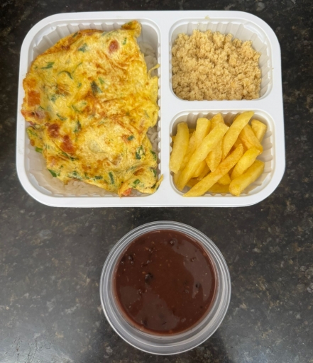 Executivo Omelete - Arroz, Feijão, Farofa e Fritas