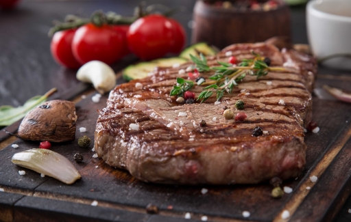 * Bife de Alcatra Acebolado *(M.p)