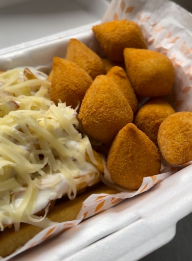 Fritas + Coxinha de Frango Cremosa