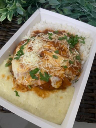 Polpetone À Parmegiana, Purê de Batats e Arroz Branco
