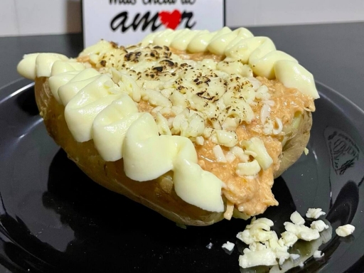 Promoção - Batata Recheada de Frango Cremoso + Coca Lata