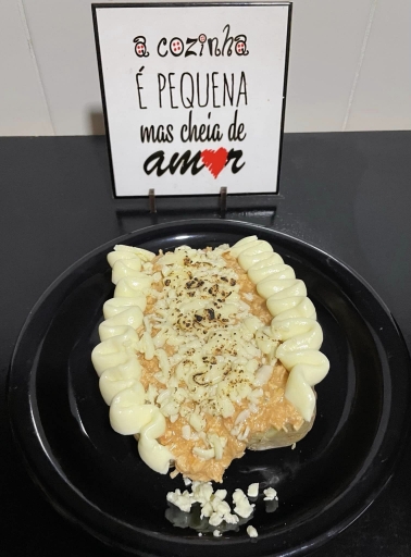 2 Batatas Recheadas de Frango Cremoso Com Bacon Por R$60,00