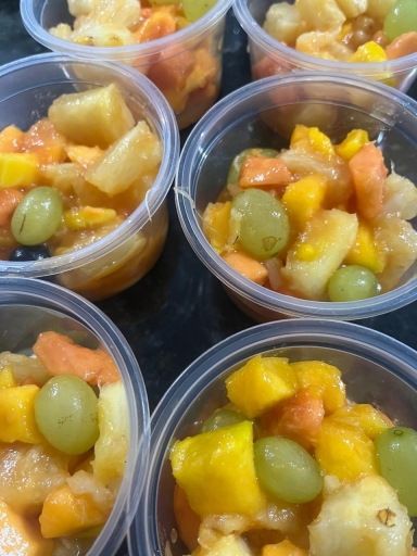 2X Saladas de Frutas Simples (200G) Por R$9,99