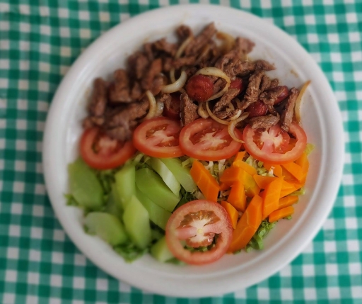 Salada Mais Contra Filé Em Isca