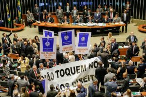 Brasília, 26-04-2017 -Dep. Assis Melo co roupa de metalúrgico -Plenário da Câmara dos Deputados durante o processo de votação da Reforma Trabalhista. Foto Sérgio Lima/Poder 360.