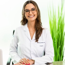 Ampliar imagem: Letícia Leães, Urologista Itajaí