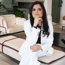 Ampliar imagem: Najla Smaili, Dermatologista São Paulo