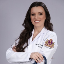Ampliar imagem: Aline Corrêa da Silva, Médico clínico geral Curitiba