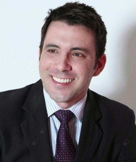 Dr. Raphael Menezes