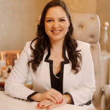 Ampliar imagem: Aline Zau, Dermatologista Manaus