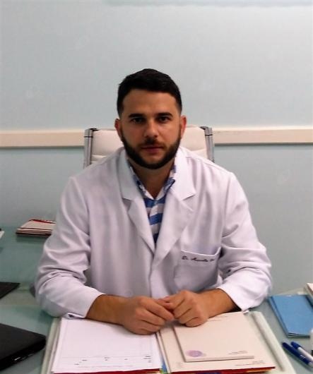 médico+ortopedista+especialista+em+mãos