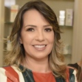 Maria Juliana Saraiva Almeida, Dermatologista Caratinga