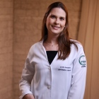 Dra. Caroline Breseghello