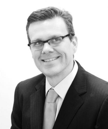 Dr. Henrique Coccaro Siqueira