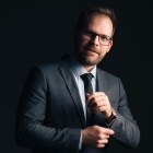 Dr. Adriano  Gasparin