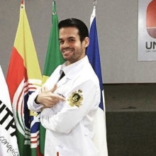 Ampliar imagem: João Victor Soares Coriolano Coutinho, Infectologista Goiânia