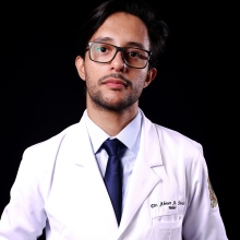 Ampliar imagem: Abner De Almeida Souza, Médico clínico geral Cristalina