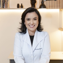 Ampliar imagem: Brunna Nogueira, Dentista Niterói